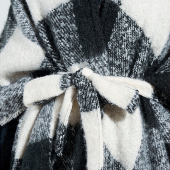 Classy Plaid Poncho - Picture 2 of 3